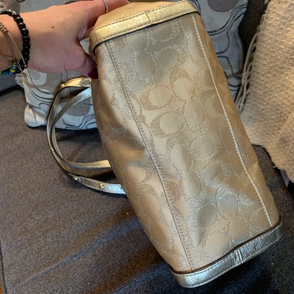 Authentic COACH LUREX METALLIC LEATHER W STUDS ZIP TOP SHOULDER BAG (EUC) - Picture 6 of 16